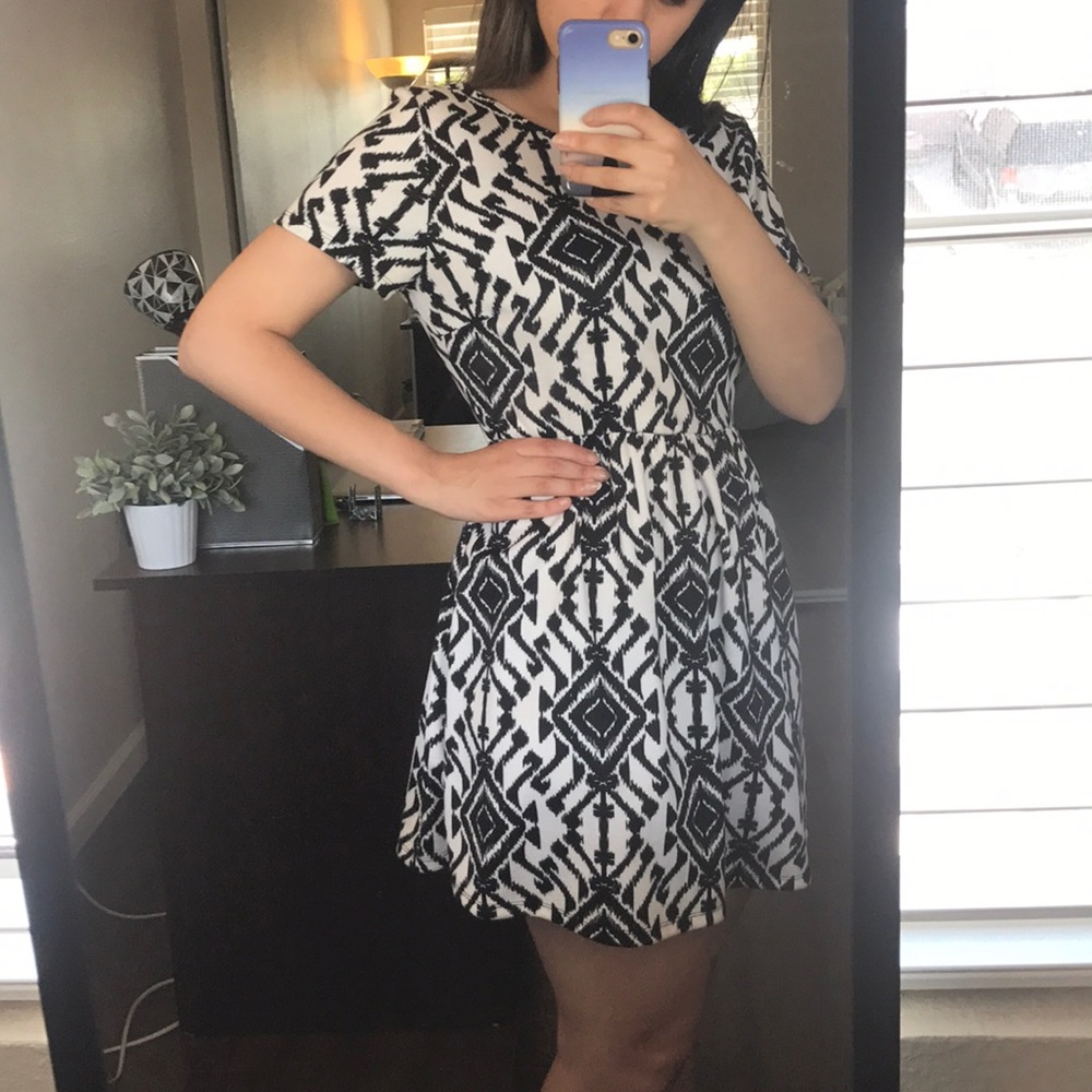 Black & White Tribal Print Dress - Picture 3 of 7